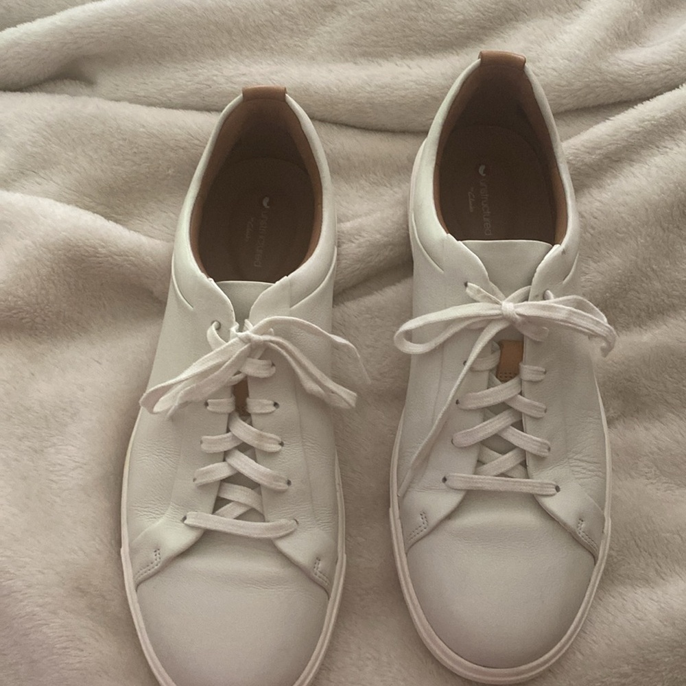 S5- Clark’s White Leather Sneakers Women’s Sz 10 EUC